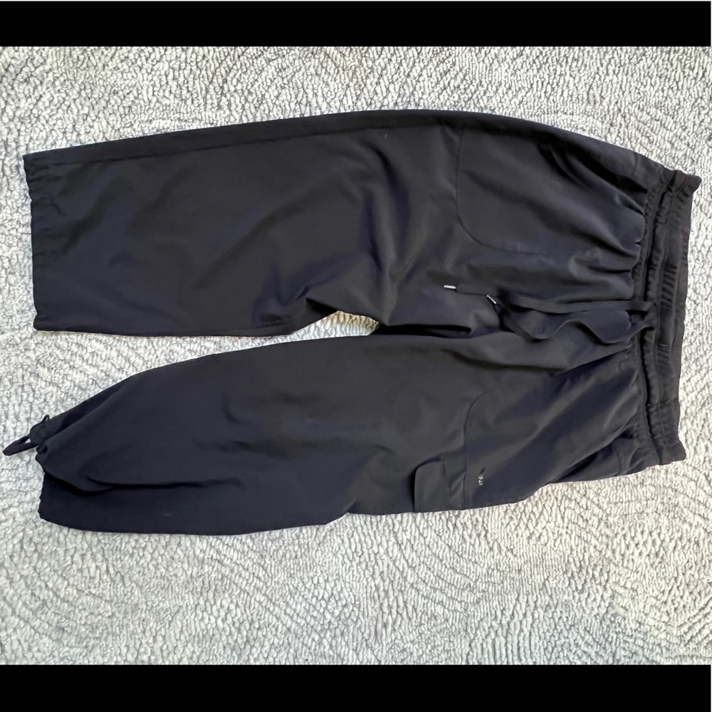 🤩3/$25 Cropped pants capris (L and XL available)